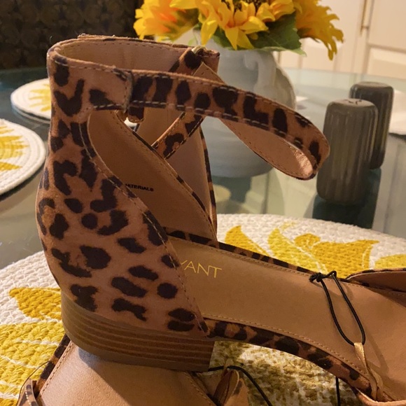 Brand new cute ankle tie shoes - Picture 2 of 4